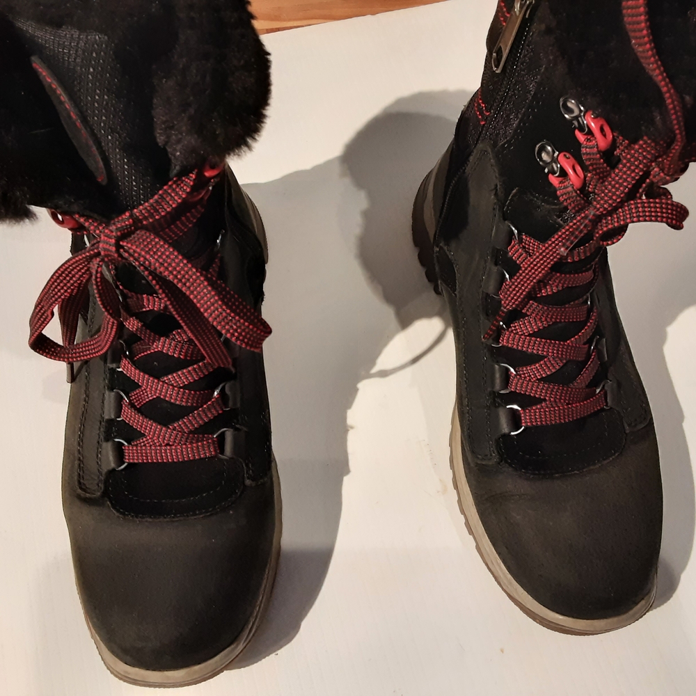 Santana Canada Blue Black and Red Winter Boots